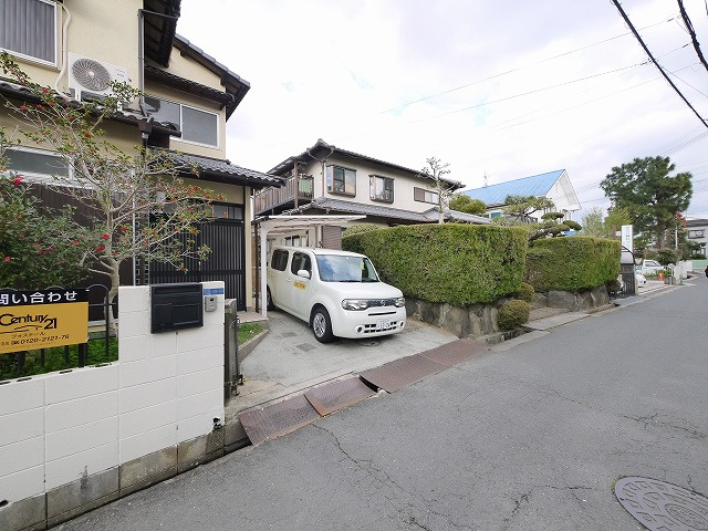 奈良市西大寺芝町2丁目戸建の駐車場