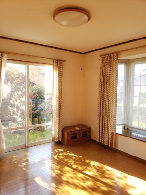 【居間・リビング】 | 鳥取市若葉台北３丁目中古戸建て