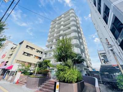 【外観】 | ユニハイム市岡2 | ■SRC造11階建、総戸数65戸の管理体制良好なマンション。公園や小学校も近い緑豊かな住宅地