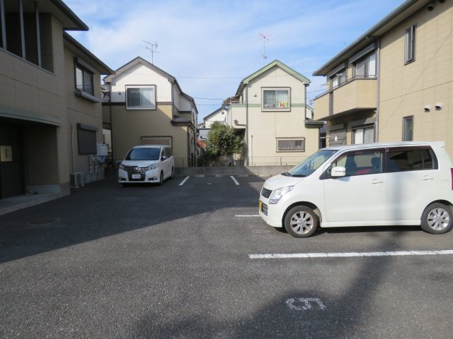 ウォールデンヒルズ　Ⅱの駐車場
