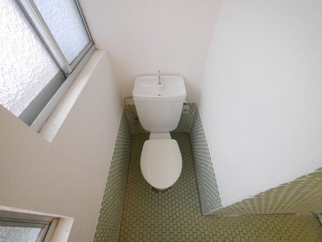 鈴蘭台東町3丁目戸建のトイレ