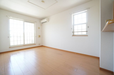 【居間・リビング】 | ピーノ・レジーナⅢ | ※同物件・同タイプの写真です。