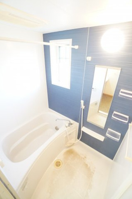 【浴室】 | ピーノ・レジーナⅢ | ※同物件・同タイプの写真です。