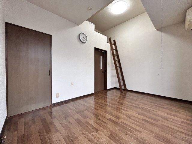 アパートメントKABEの内装