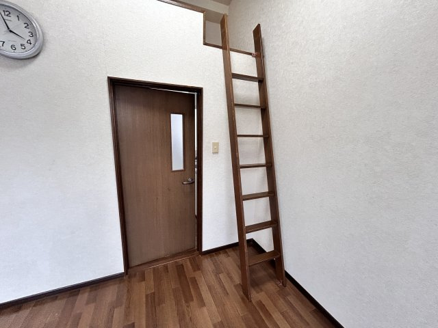 アパートメントKABEの内装