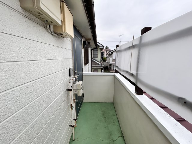 アパートメントKABEの玄関