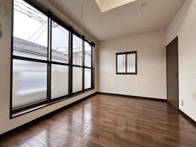 アパートメントKABEの居間・リビング