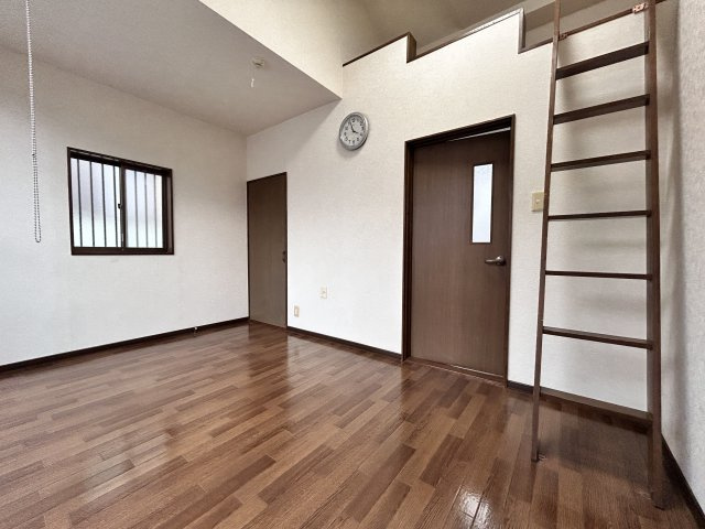 アパートメントKABEの洋室