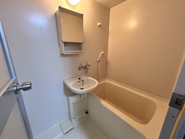 アパートメントKABEの浴室