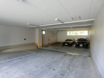 【駐車場】 | センチュリー西八王子II | ビルトインタイプの駐車場はお車を汚しません。洗車の回数も減るので大切なお車を長くお乗りいただけます。