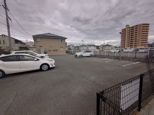 セジュール西土井の駐車場