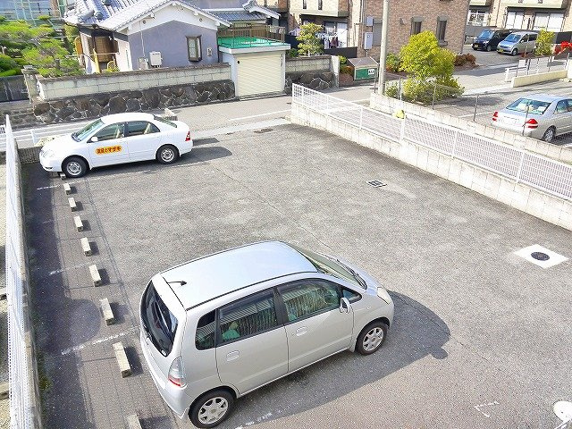 シャルマン南紀寺の駐車場