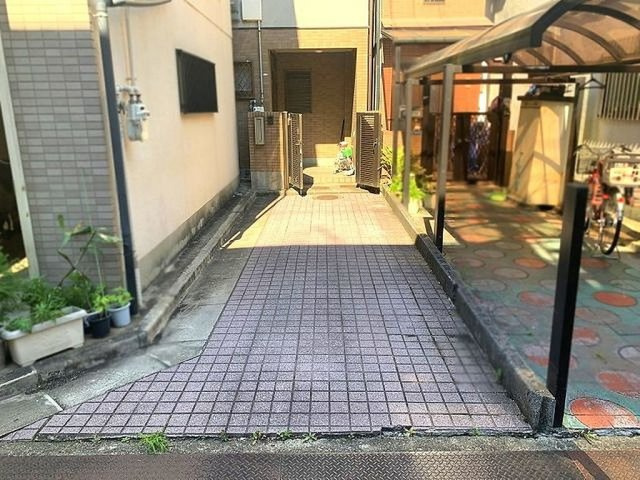 郡津1丁目　中古一戸建ての駐車場