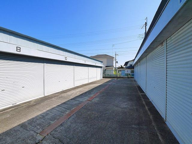 学園前吉田貸ガレージの外観|外観は落ち着いています