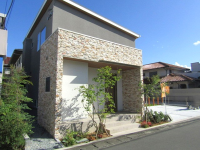 【エントランス】 | 甲府市上石田4丁目 | 玄関前