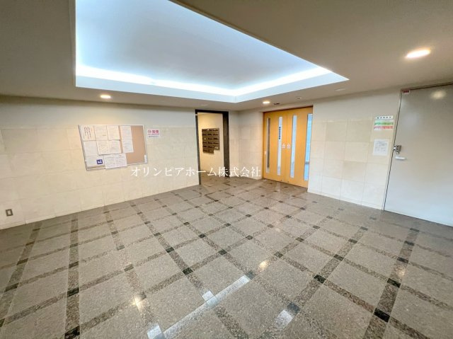 グランディ南砂　5階　角　部屋　リ　ノベーション済のエントランス