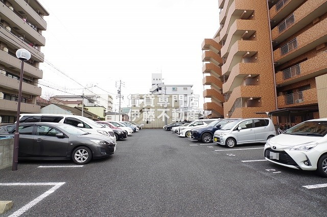 サンク・エトワールの駐車場