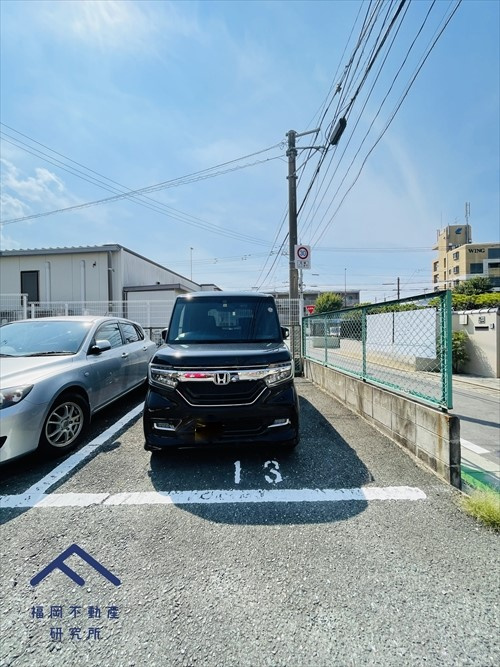 サンビューハイツ原の駐車場