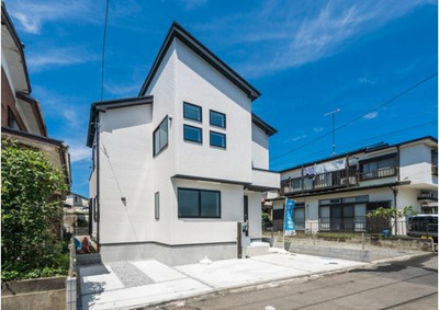 【前面道路含む現地写真】 | ◆広々ＬＤＫ20.5帖◆カースペース２台！寒川町岡田新築