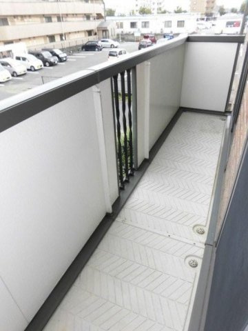 セジュール小森野ⅡA棟のバルコニー