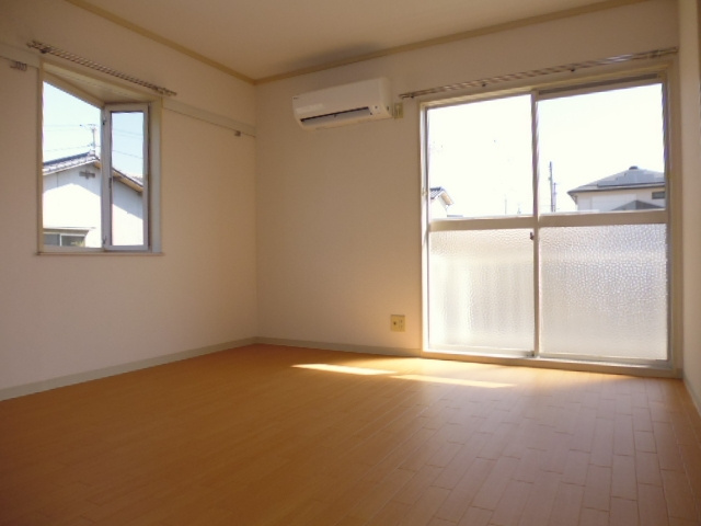 フレグランスまほろばＡの居間・リビング|洋室