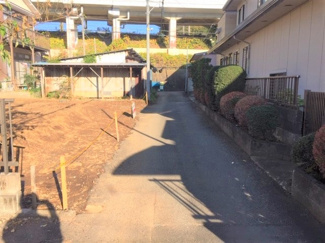 【前面道路含む現地写真】