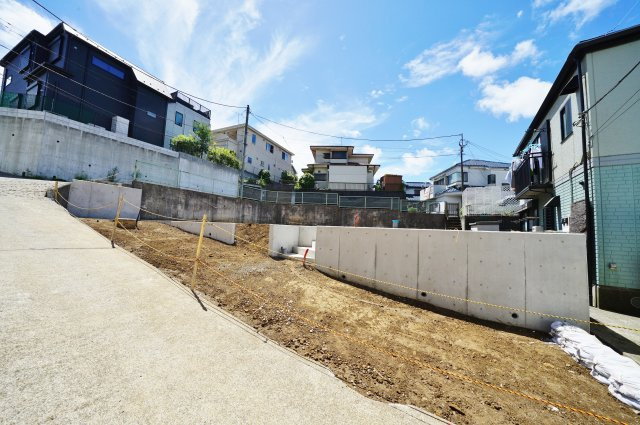 【横浜市保土ケ谷区岡沢町11-20新築戸建て２号棟】（峯小学校・宮田中学校）の外観|住環境に配慮された第一種低層住居専用地域です。
