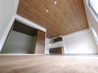 【居間・リビング】 | グランドパレス君影 | こちらのリビングで趣味の時間をお楽しみください