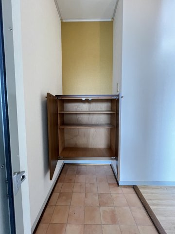 エアフォルクA棟の玄関