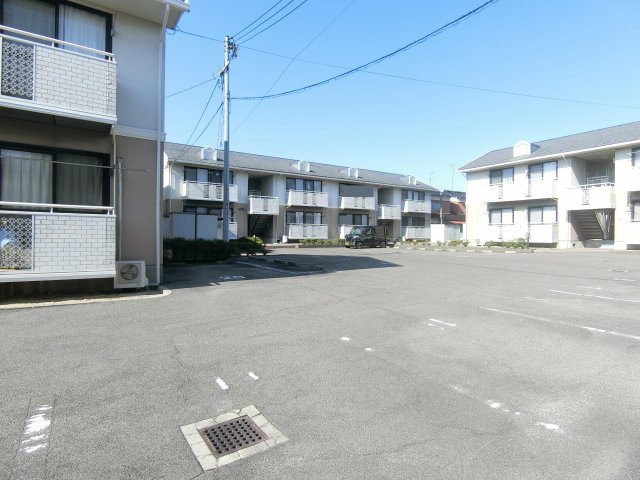 エアフォルクA棟の駐車場