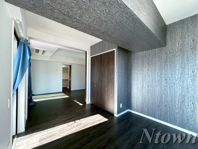 【内装】 | さくらHills NISHIKI Platinum Residence | こちらのリビングで趣味の時間をお楽しみください
