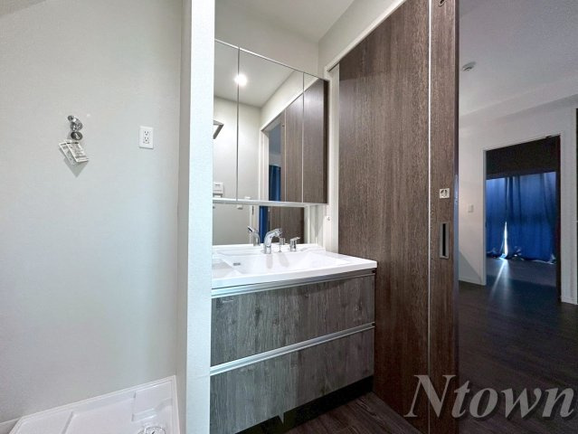 【独立洗面台】 | さくらHills NISHIKI Platinum Residence | 独立洗面台、朝の身支度には欠かせません