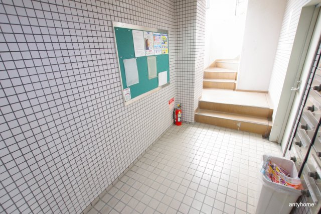 アパートメントSUITA 仲介手数料無料のロビー