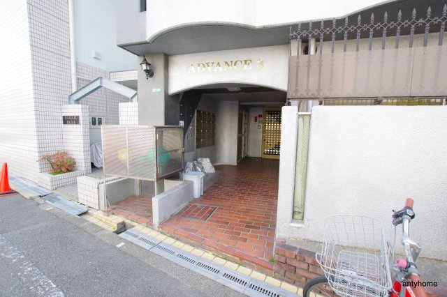 アドバンス３　仲介手数料無料のエントランス