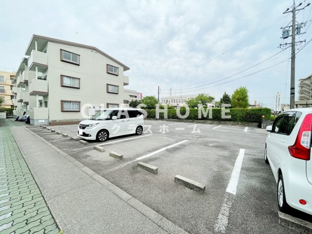 パラシオン平成の駐車場