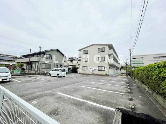 パラシオン平成の駐車場