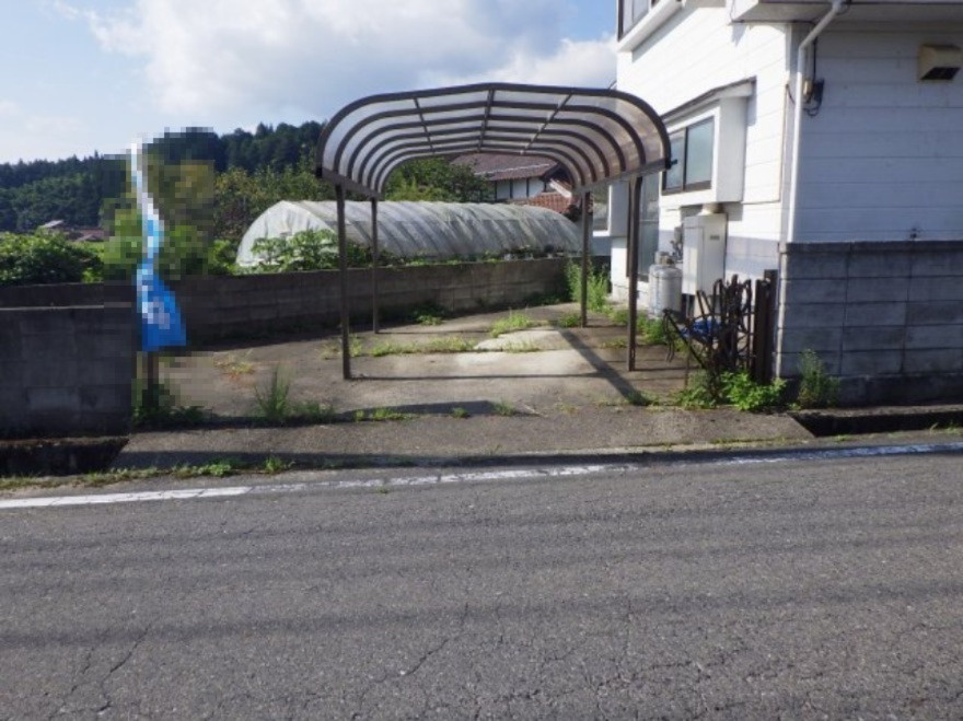 中古戸建　北広島町寺原の駐車場