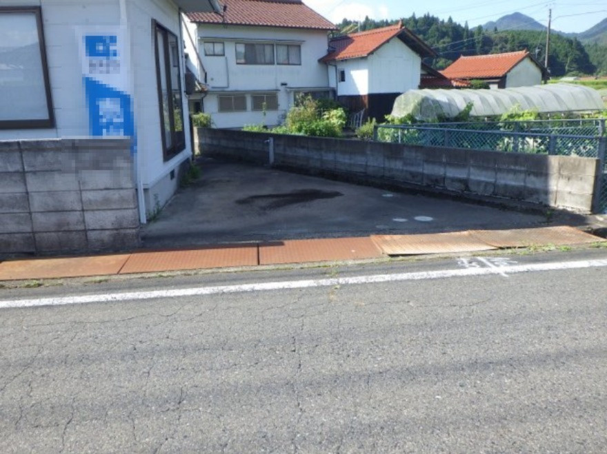 中古戸建　北広島町寺原の駐車場