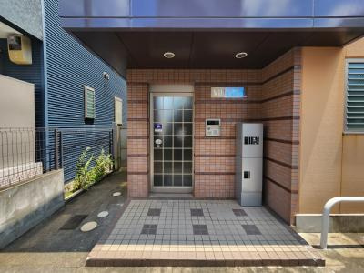 Villa西裏（ヴィラ西裏）のエントランス