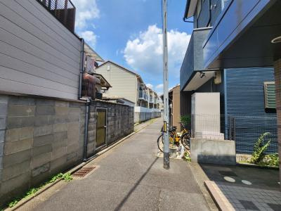 Villa西裏（ヴィラ西裏）の地図|前面道路