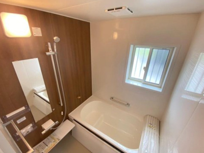 【浴室】 | 円座町  | 大人でも足を延ばしてお風呂に入れます！浴室乾燥つきなので、お天気が悪い日でも安心！