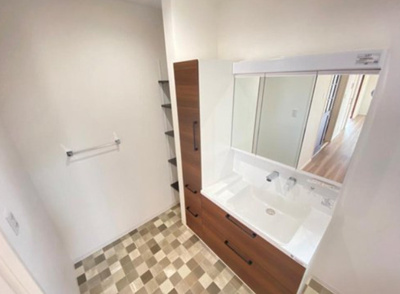 【独立洗面台】 | 円座町  | 洗髪もできるように水栓の高さは調節可能☆