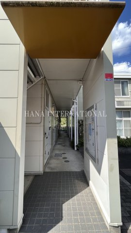 レオパレス⼀番町のエントランス