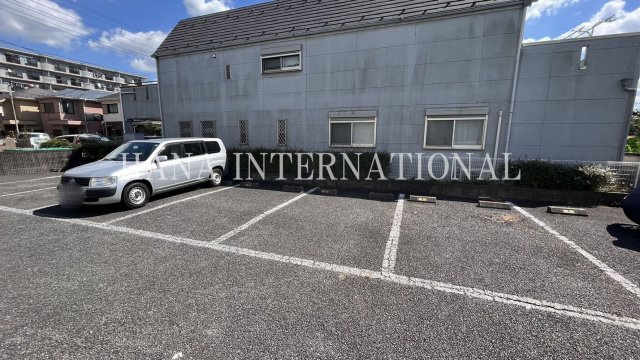 レオパレス⼀番町の駐車場