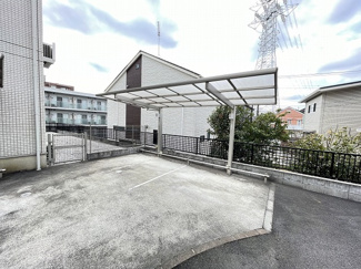 【その他共用部分】 | 屋根付きのバイク置場です☆有料にて駐輪可能！お気軽にご相談ください☆