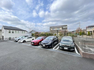 【駐車場】 | いつでも目の届く敷地内に駐車場があります♪お車をお持ちの方におすすめです！