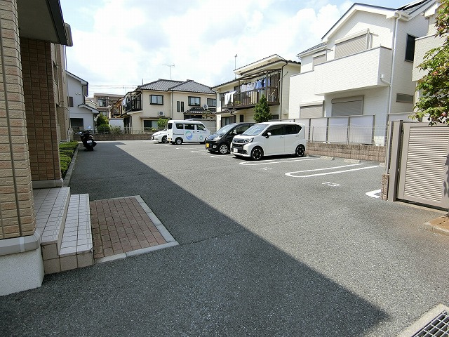 フェリスタ宮沢の駐車場