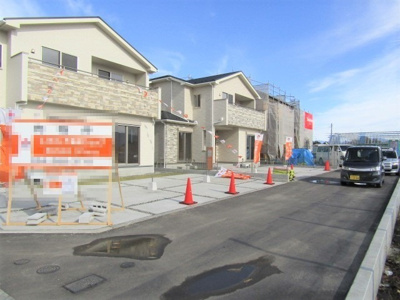 【前面道路含む現地写真】 | ブルーミングガーデン　南アルプス市在家塚1期　1号棟 | 前面道路含む現地写真です