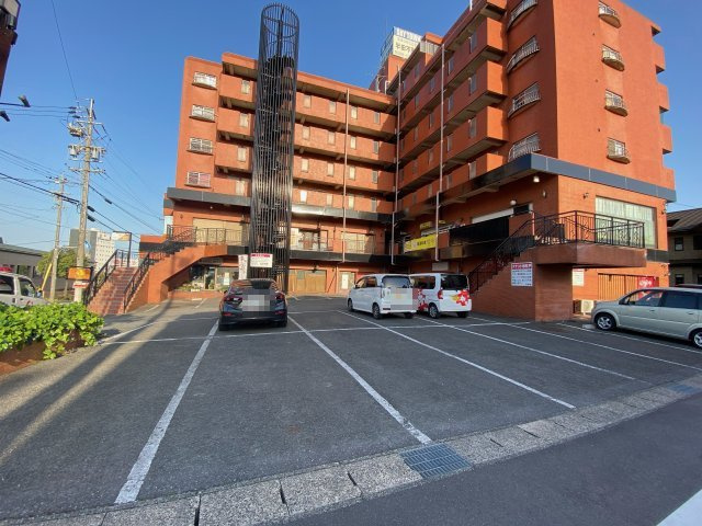 第1スカイタウン2階店舗の駐車場