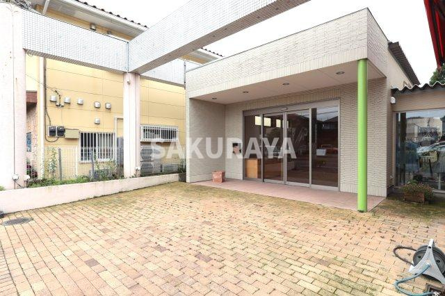 朝倉町ロアテナントの玄関
